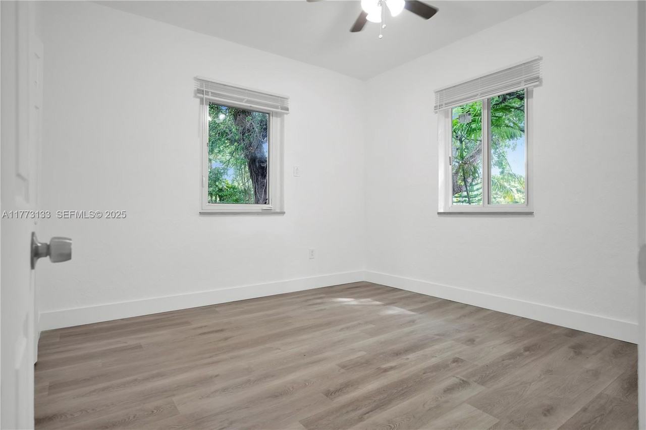 3041 Northwest 15th Street - Photo 3 of 16