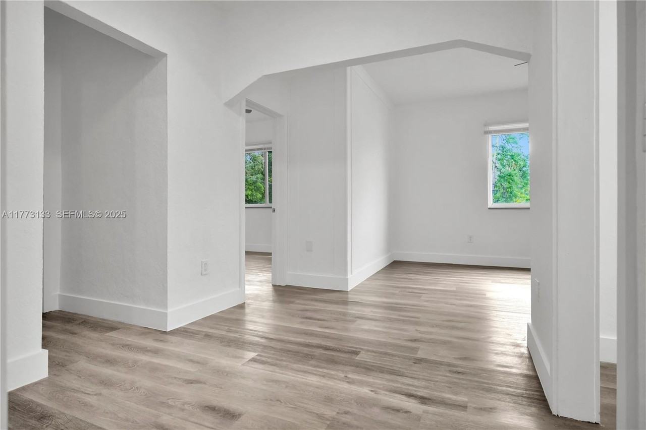 3041 Northwest 15th Street - Photo 4 of 16