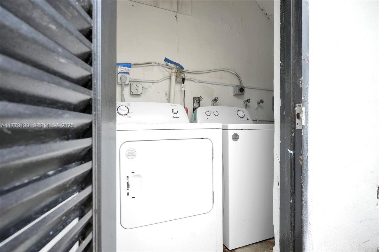 3041 Northwest 15th Street - Photo 7 of 16