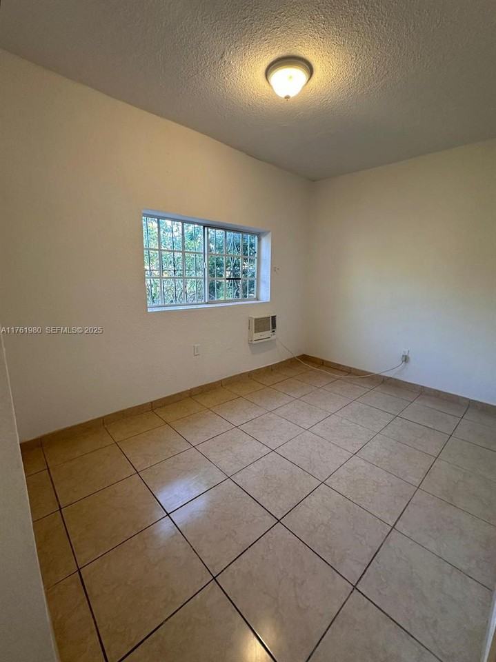 3660 Northwest 20th Avenue ##1 - Photo 4 of 14