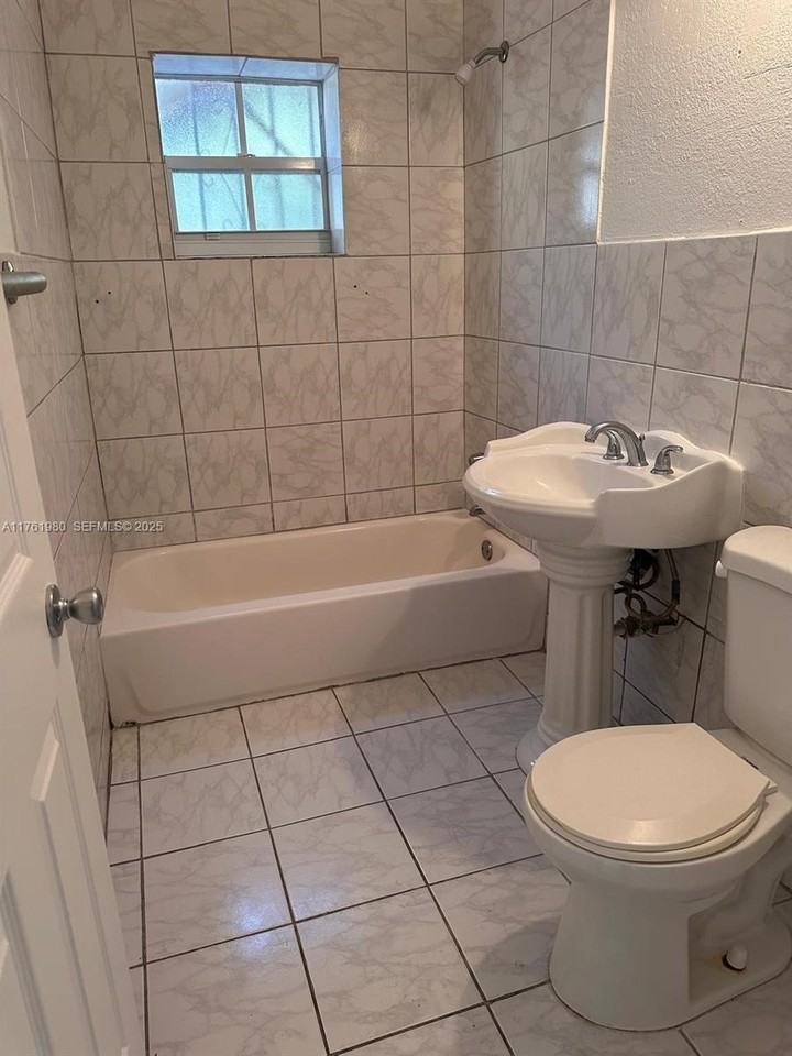 3660 Northwest 20th Avenue ##1 - Photo 6 of 14