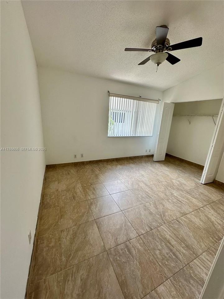 21275 Northeast 8th Place ##4 - Photo 4 of 24