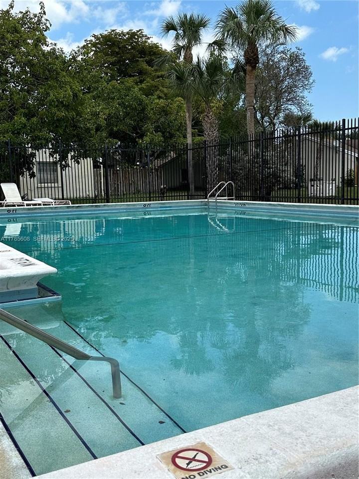 21275 Northeast 8th Place ##4 - Photo 5 of 24