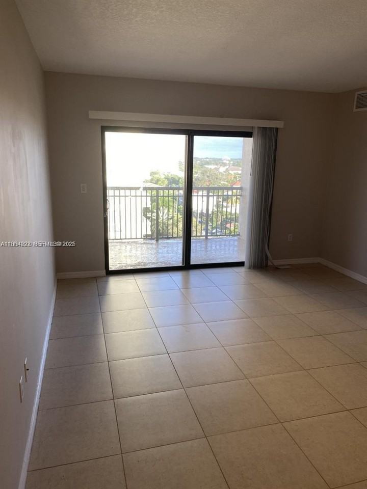 3530 Southwest 22nd Street ##913 - Photo 3 of 13