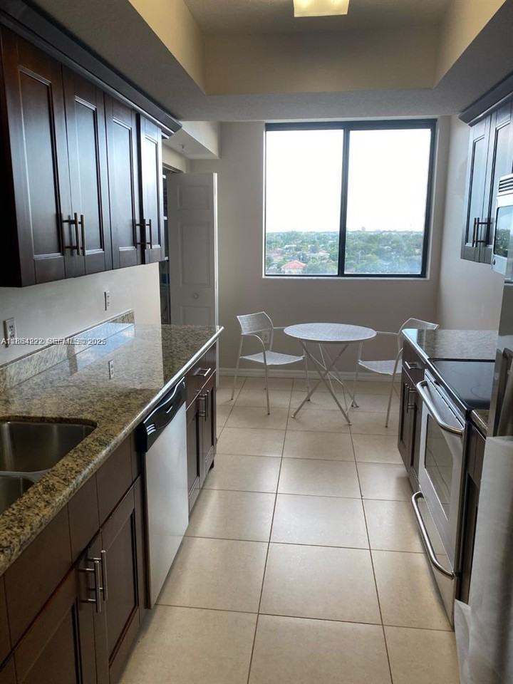 3530 Southwest 22nd Street ##913 - Photo 5 of 13