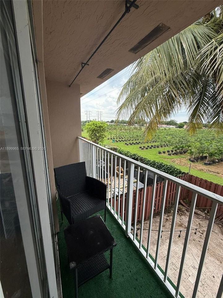 17084 Southwest 138th Court ##0 - Photo 4 of 18