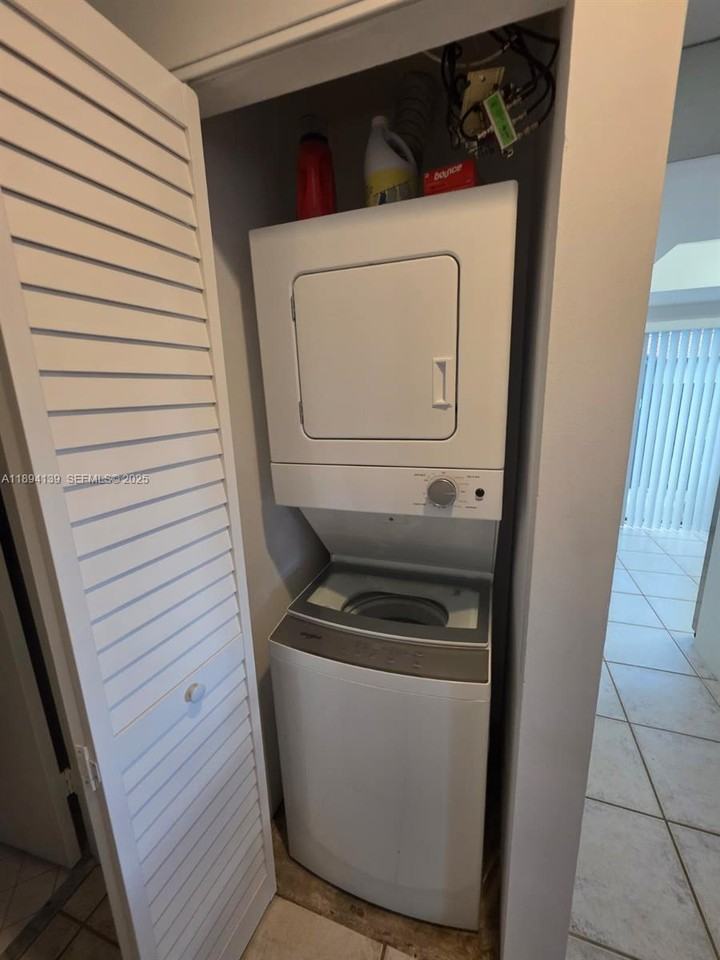 15090 Southwest 49th Lane - Photo 5 of 31