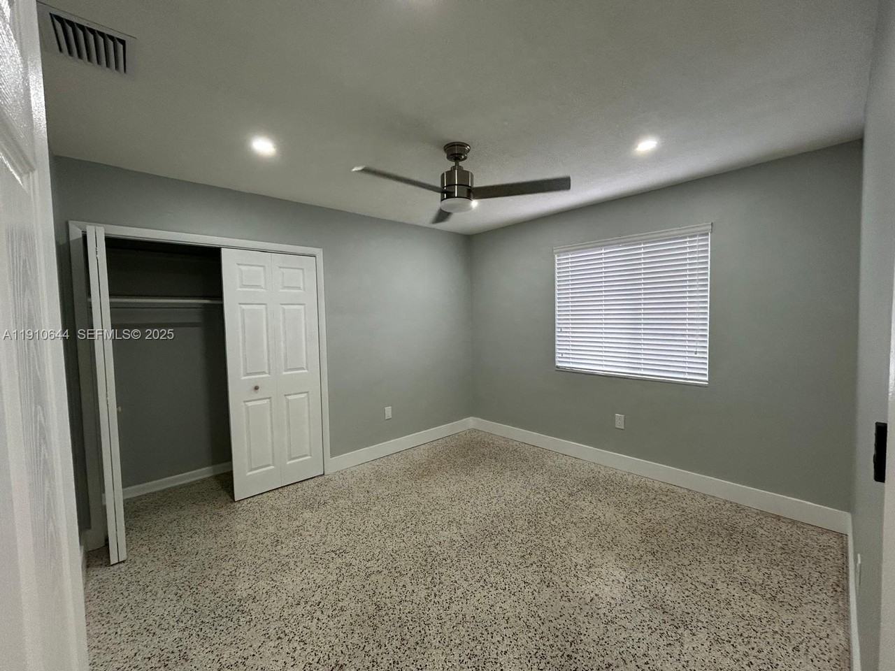 4242 Northwest 5th Street - Photo 4 of 16