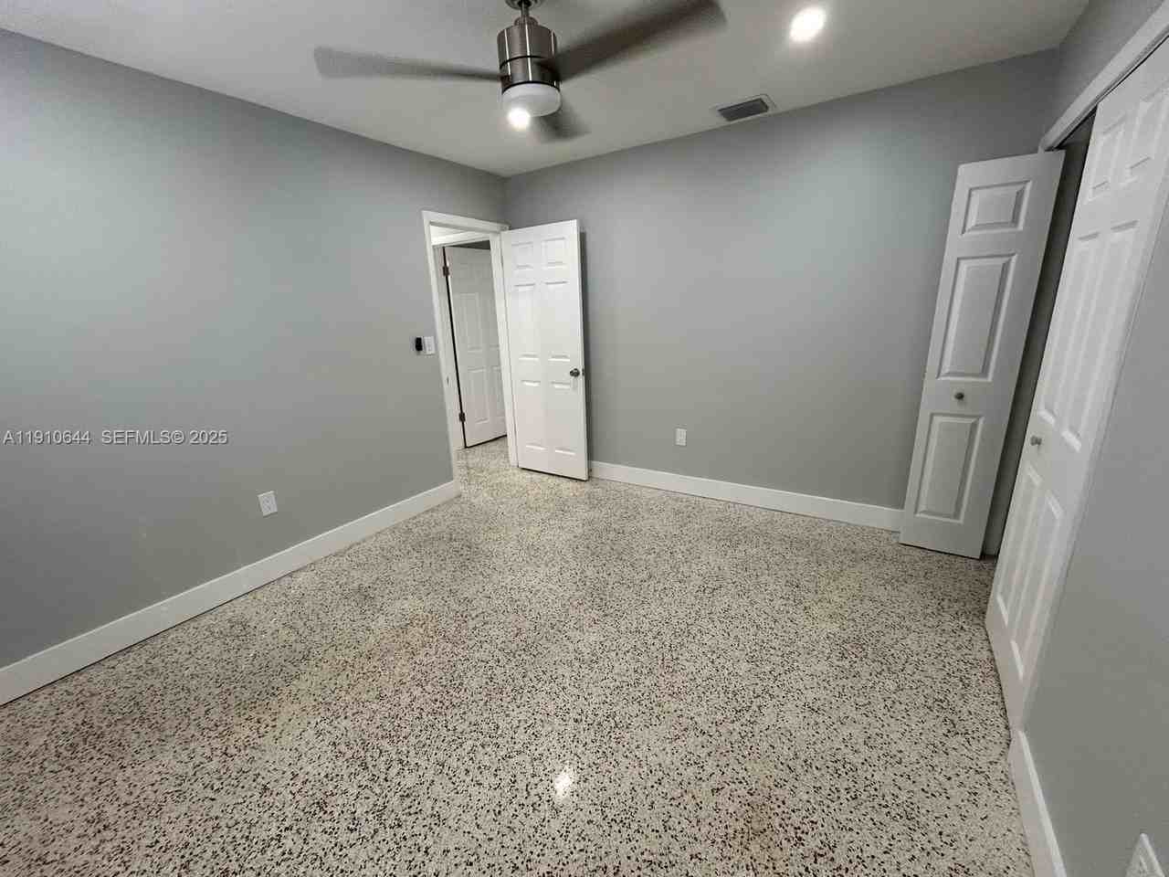 4242 Northwest 5th Street - Photo 5 of 16