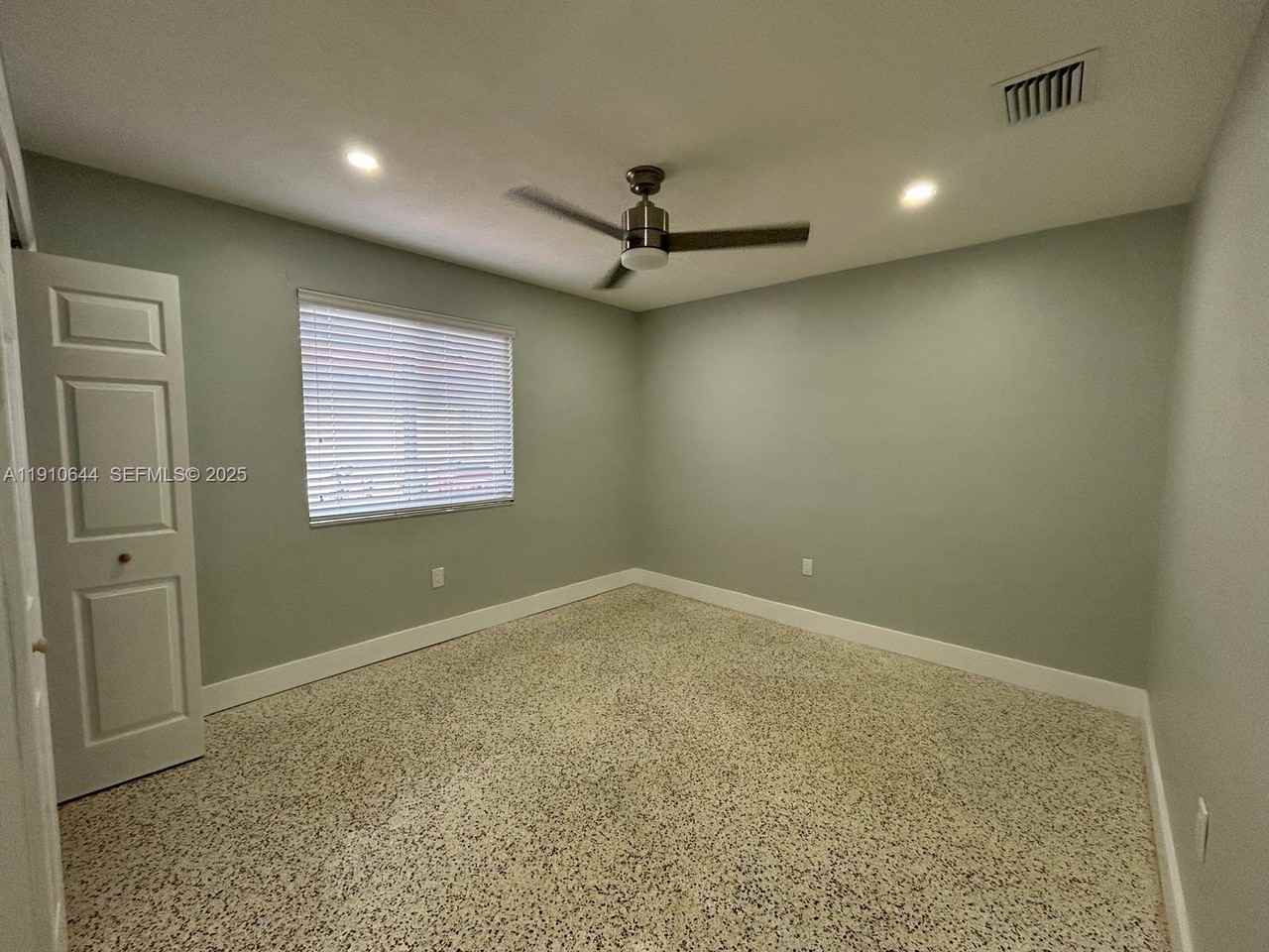 4242 Northwest 5th Street - Photo 6 of 16