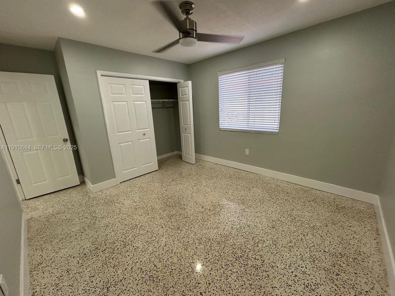 4242 Northwest 5th Street - Photo 7 of 16