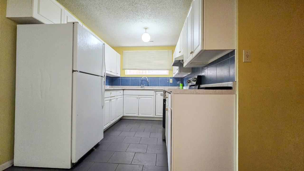 1500 36 Street SE - Photo 4 of 20