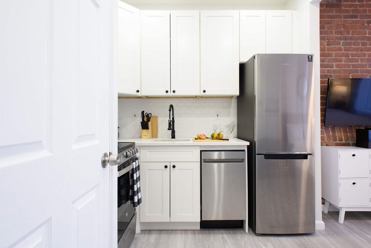 240E E 75th St #1021879P - Photo 5 of 37