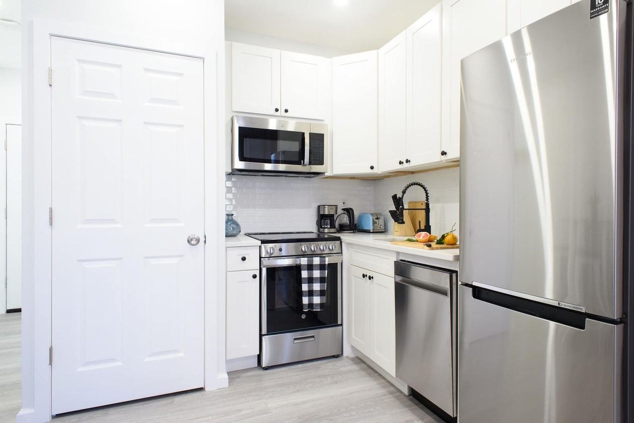 240E E 75th St #1021879P - Photo 6 of 37