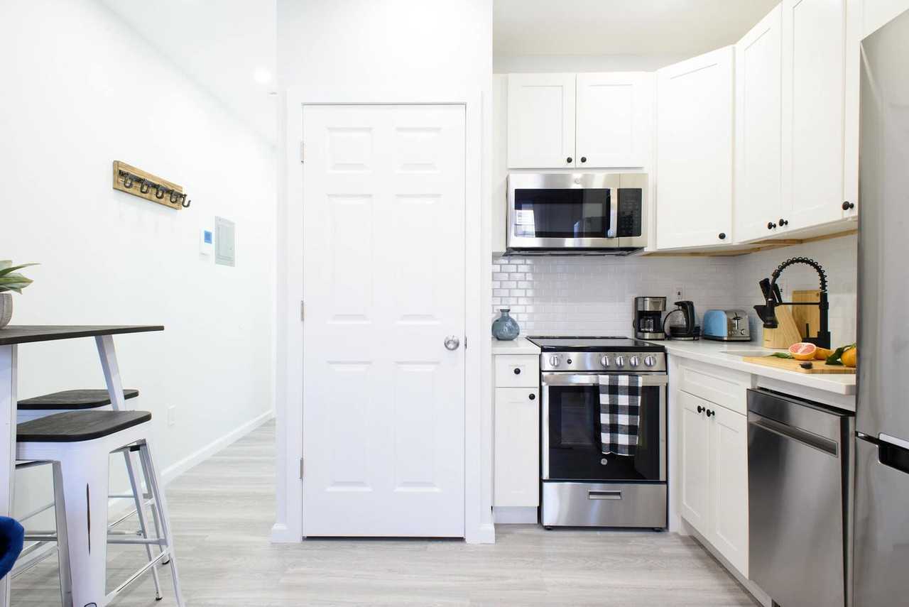 240E E 75th St #1021879P - Photo 7 of 37