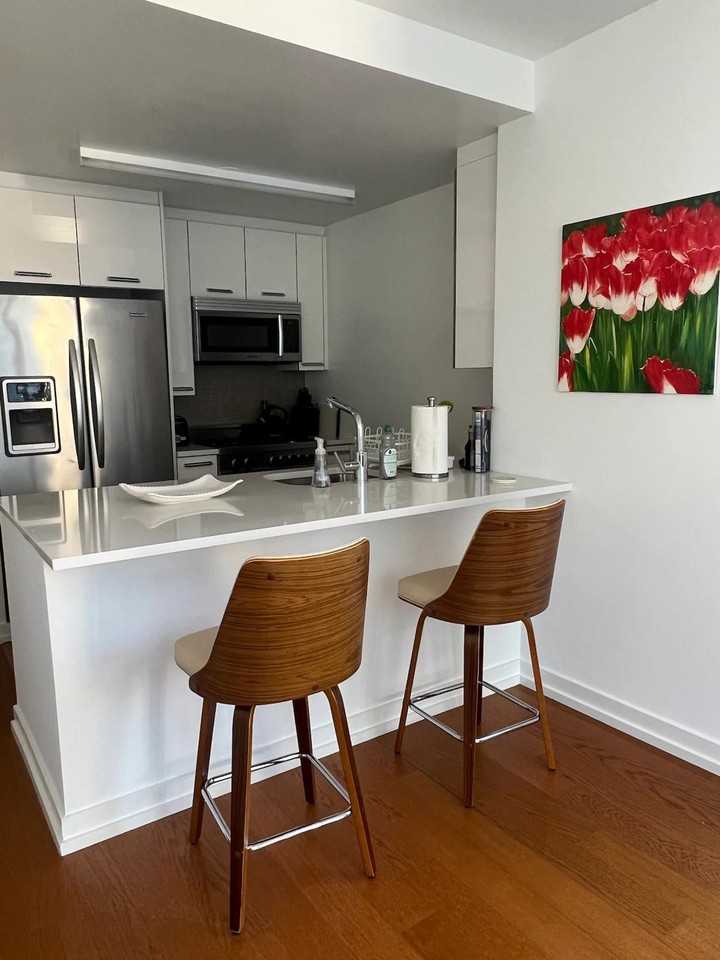 676 Amsterdam Ave #1465807P - Photo 3 of 17