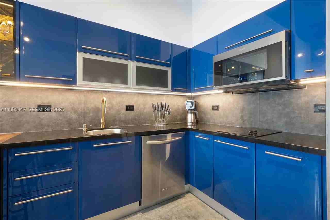 253 Northeast 2nd Street ##314 - Photo 3 of 40