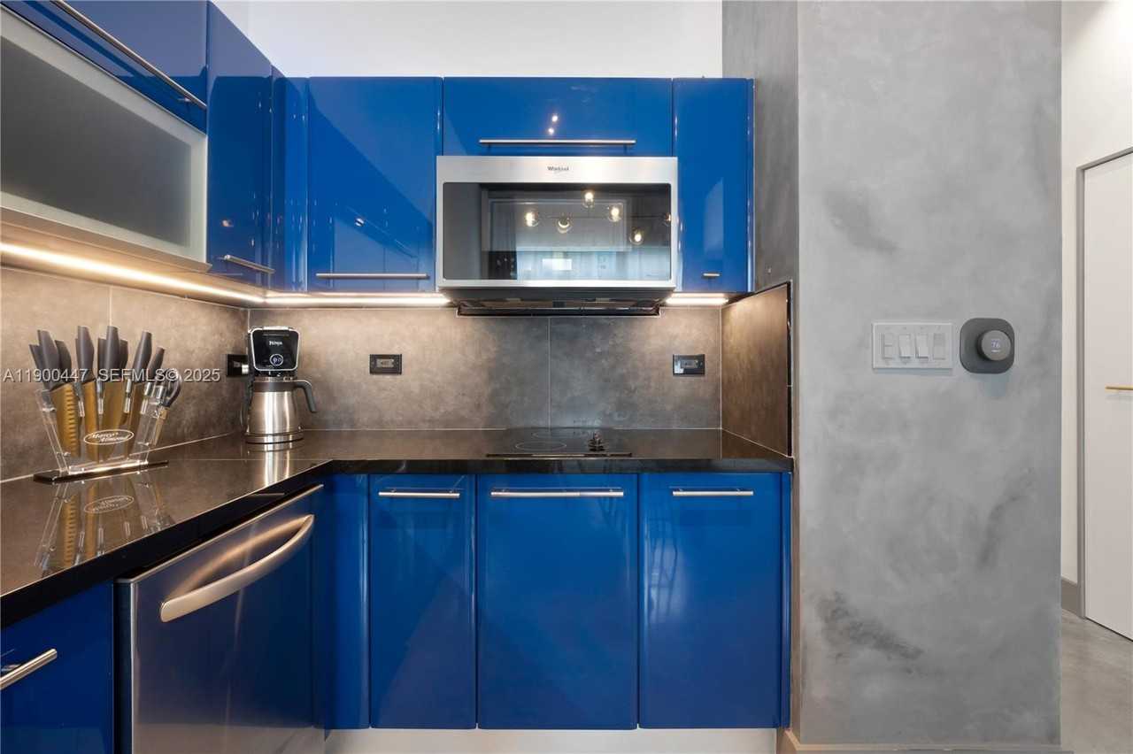 253 Northeast 2nd Street ##314 - Photo 4 of 40