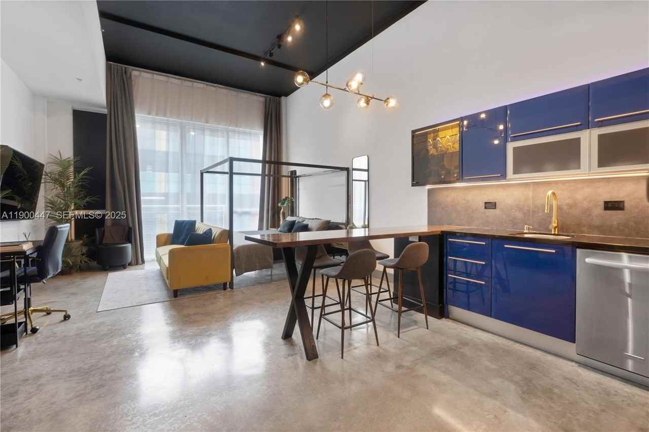 253 Northeast 2nd Street ##314 - Photo 7 of 40