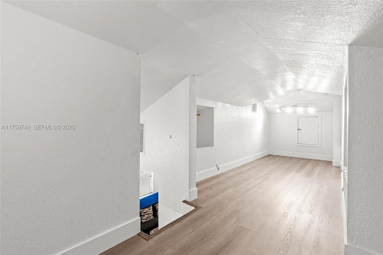 30 Southwest 5th Street ##1 - Photo 5 of 23