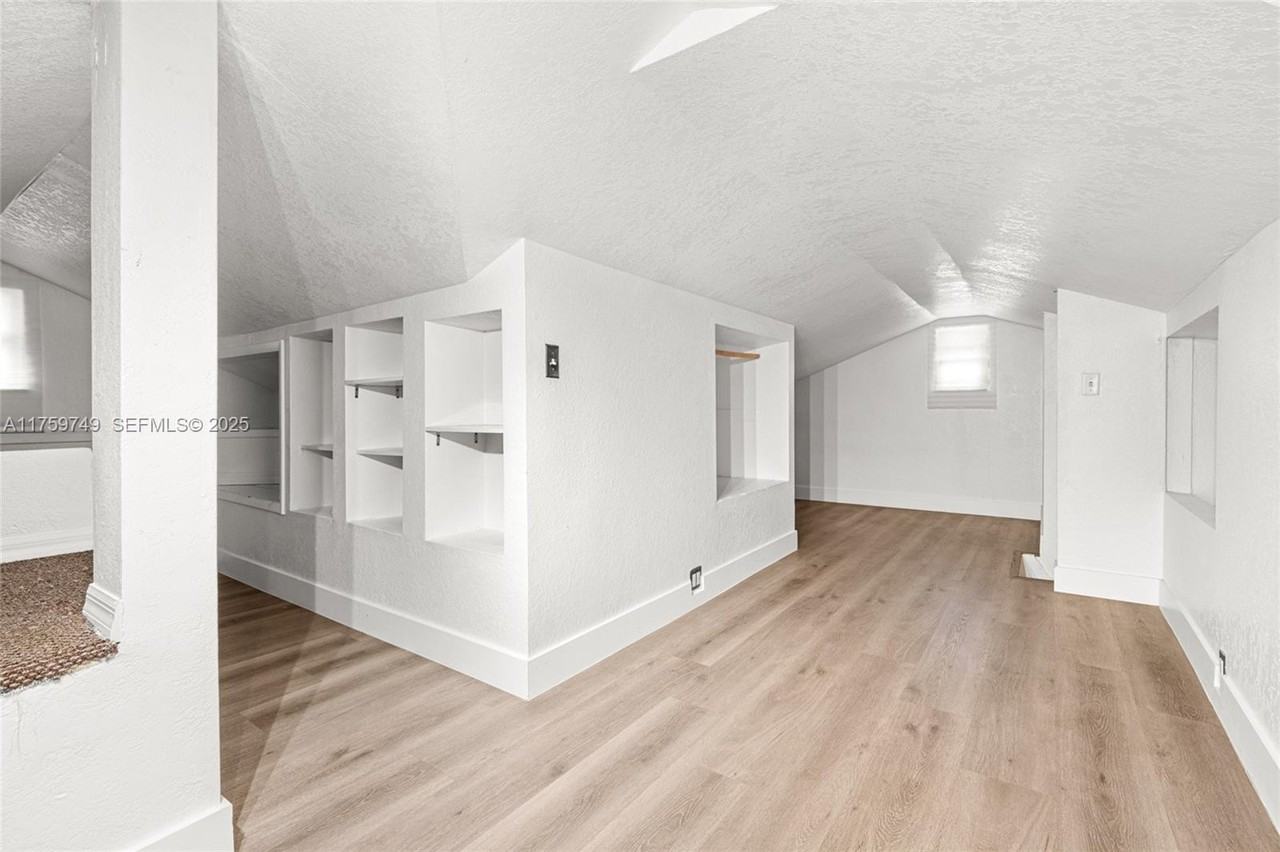 30 Southwest 5th Street ##1 - Photo 6 of 23