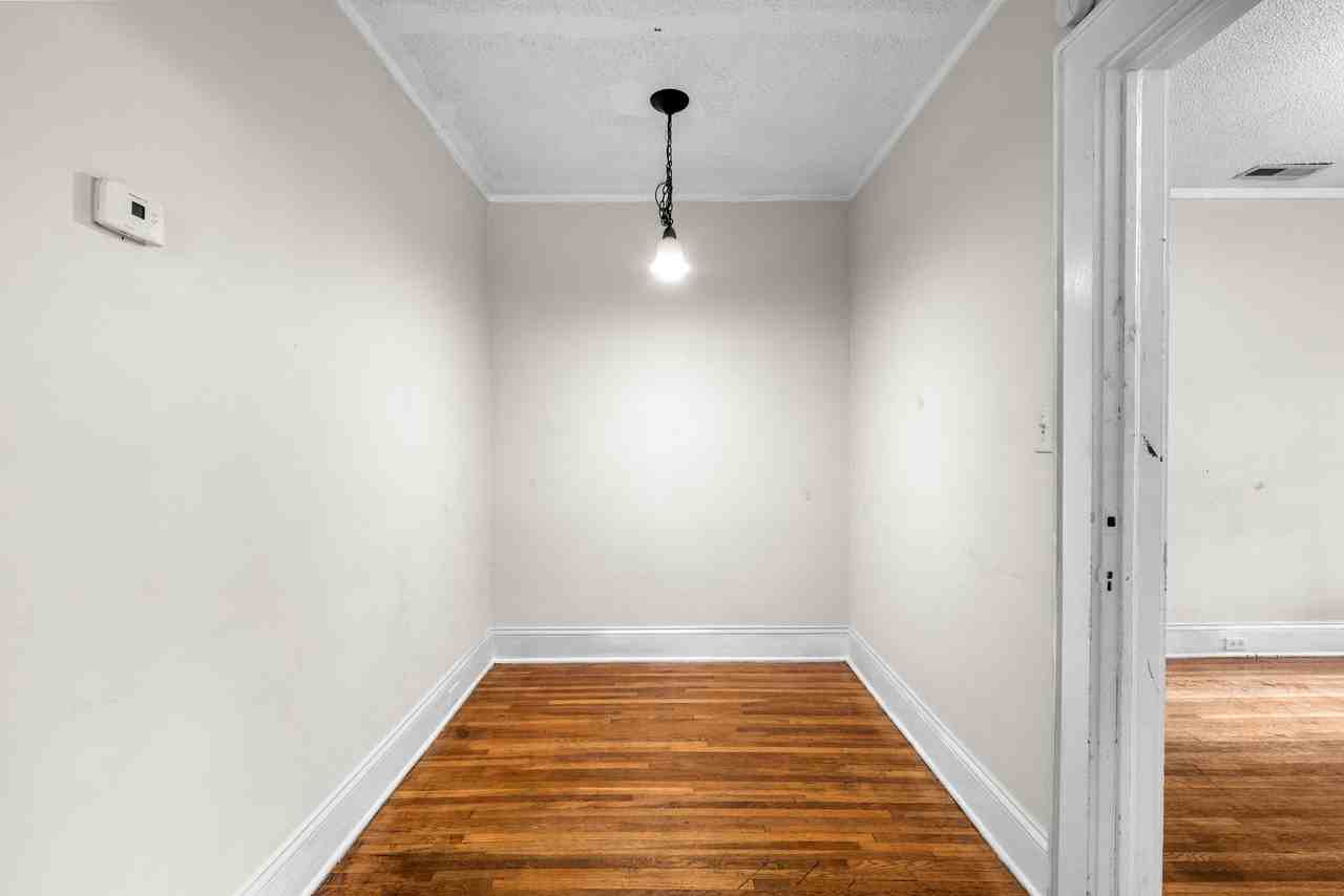 444 Walnut Avenue - Photo 5 of 25