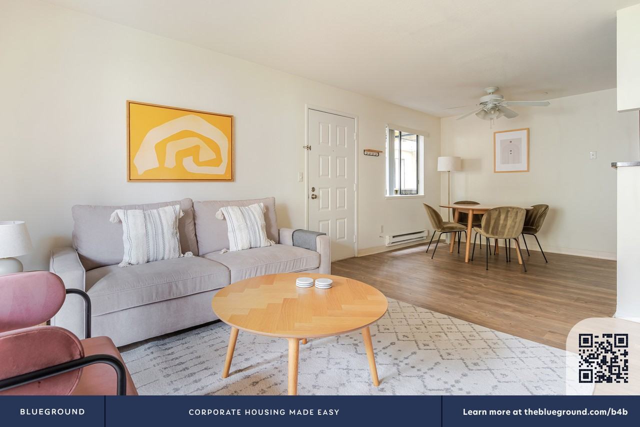 1600 Villa Street - Photo 6 of 24