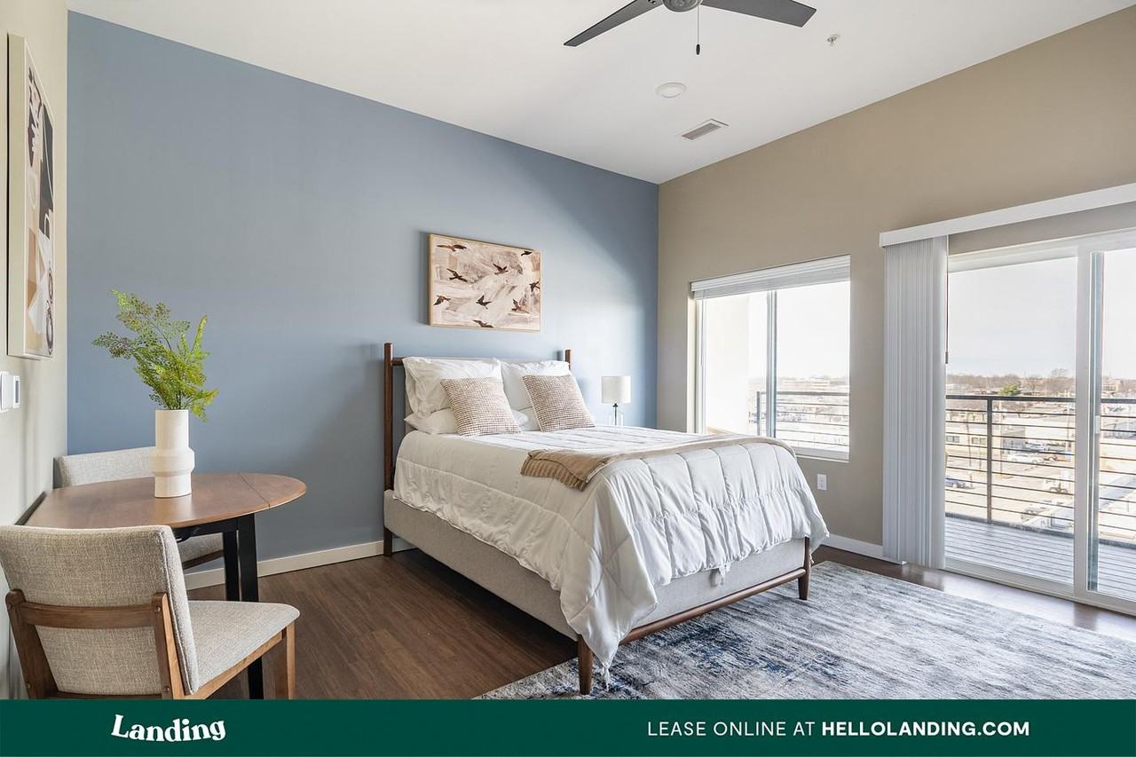 1364 E Battlefield Rd - Photo 5 of 50