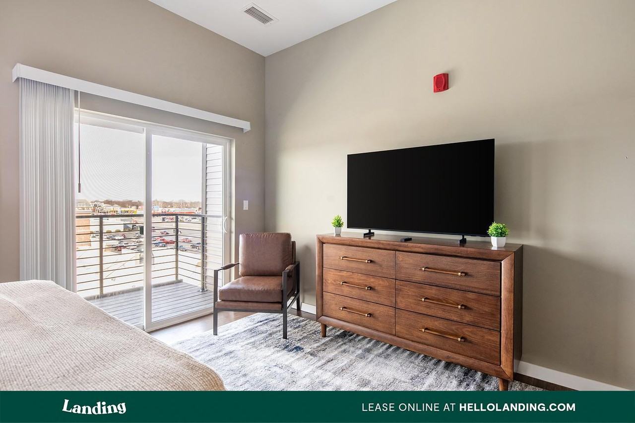 1364 E Battlefield Rd - Photo 6 of 50