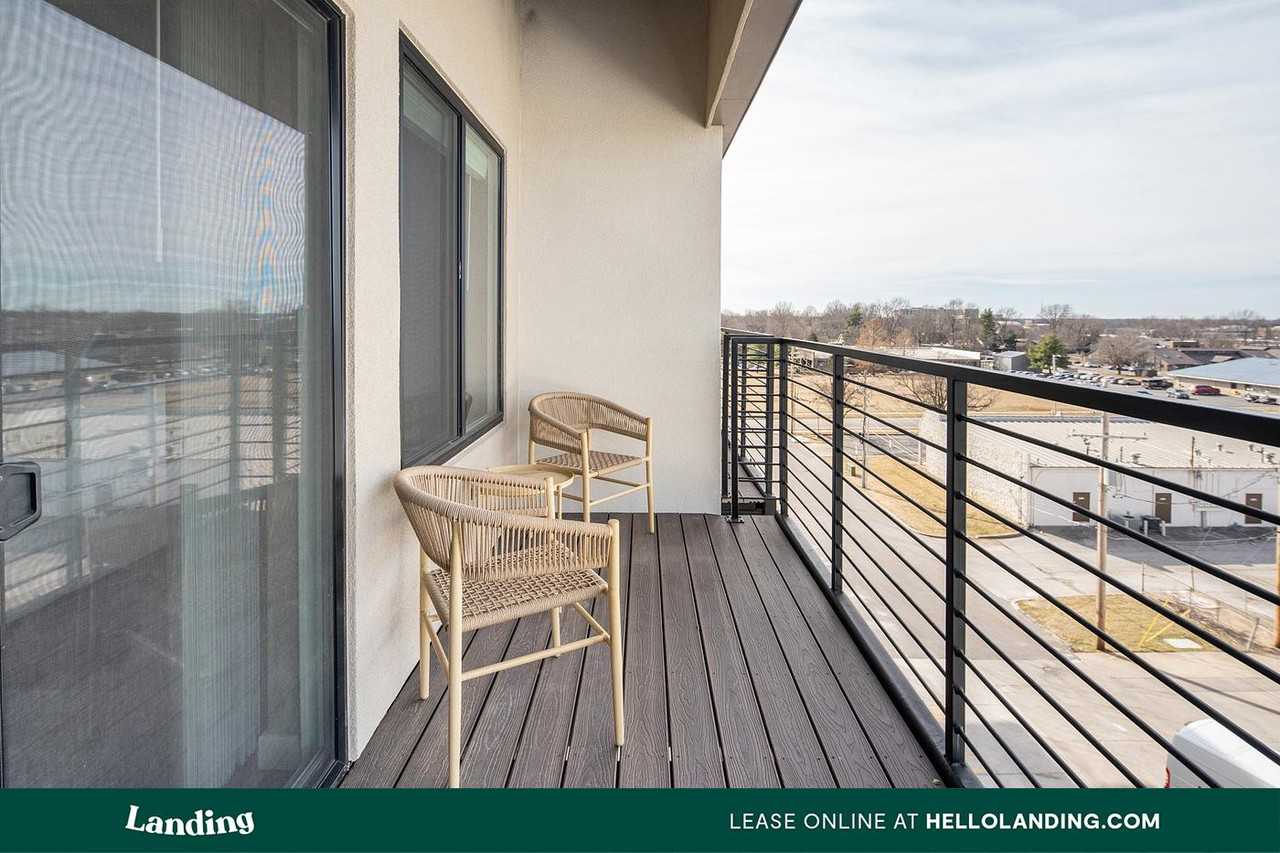 1364 E Battlefield Rd - Photo 7 of 50