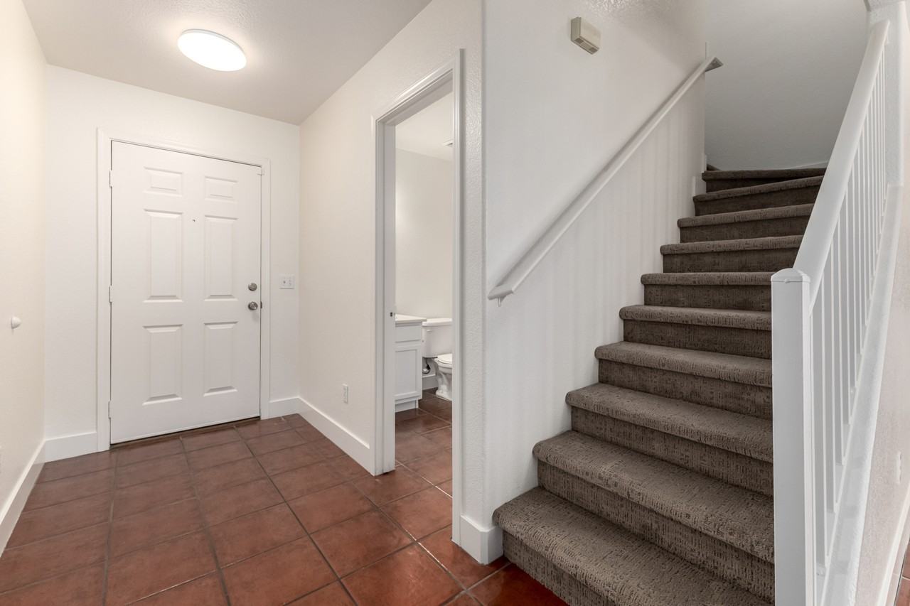 1043 South San Vincente Court - Photo 7 of 36