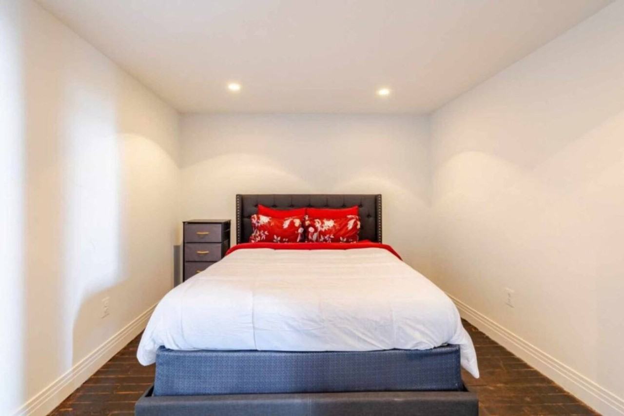 226 Mount Elliott St #1437642P - Photo 4 of 15