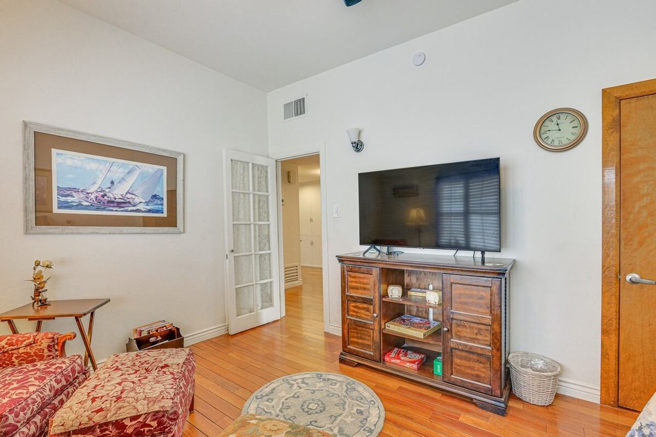 107 W Windsor Ave #1385913P - Photo 4 of 38