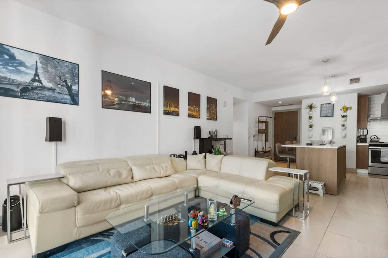 298 Se 2nd Ave #1461659P - Photo 2 of 22