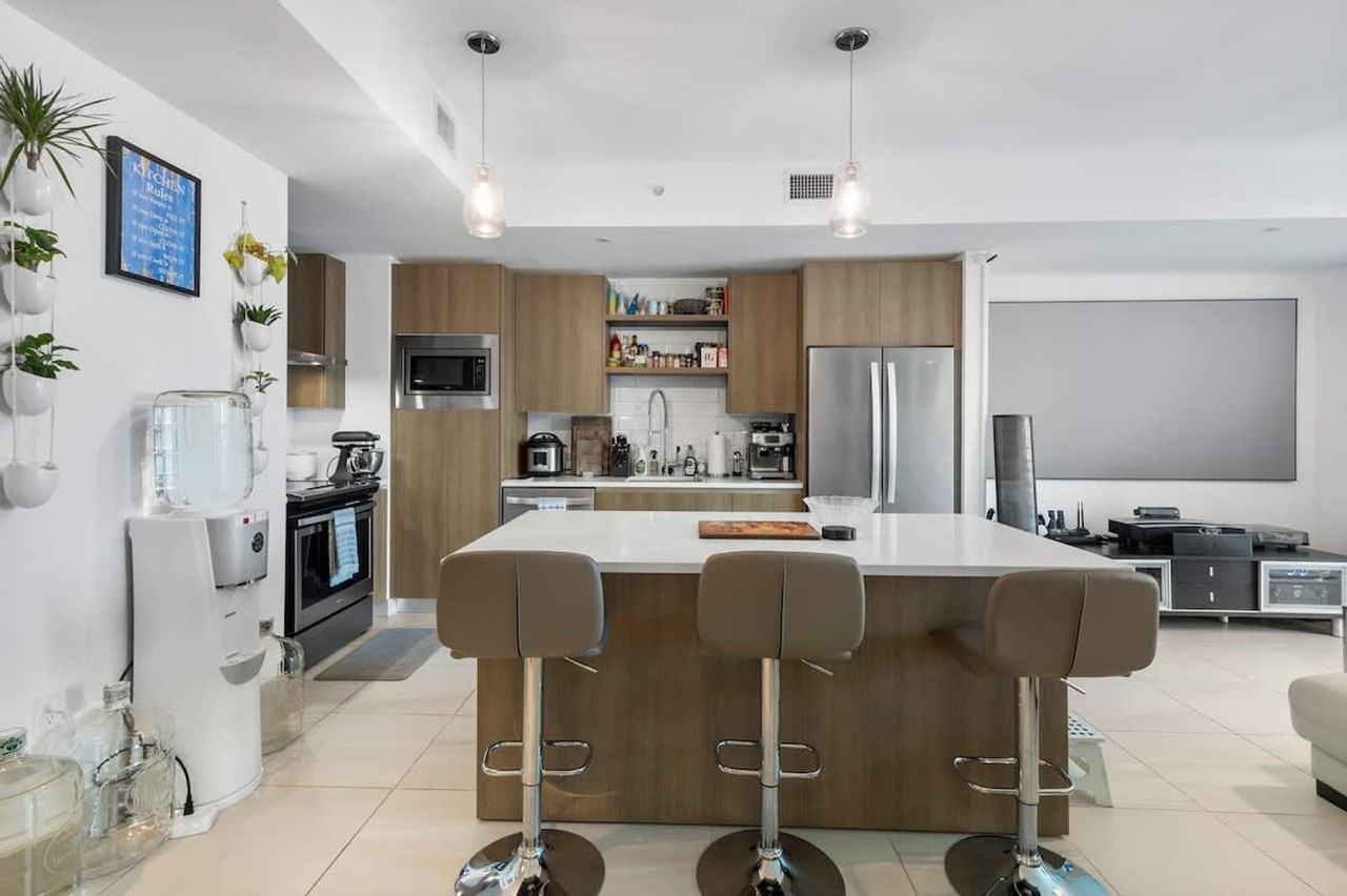 298 Se 2nd Ave #1461659P - Photo 4 of 22