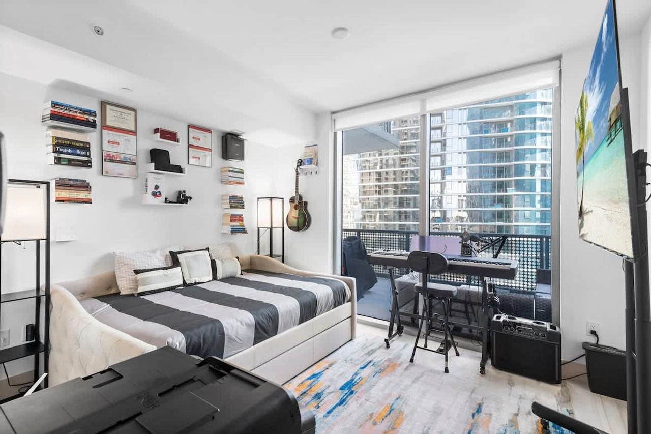 298 Se 2nd Ave #1461659P - Photo 6 of 22