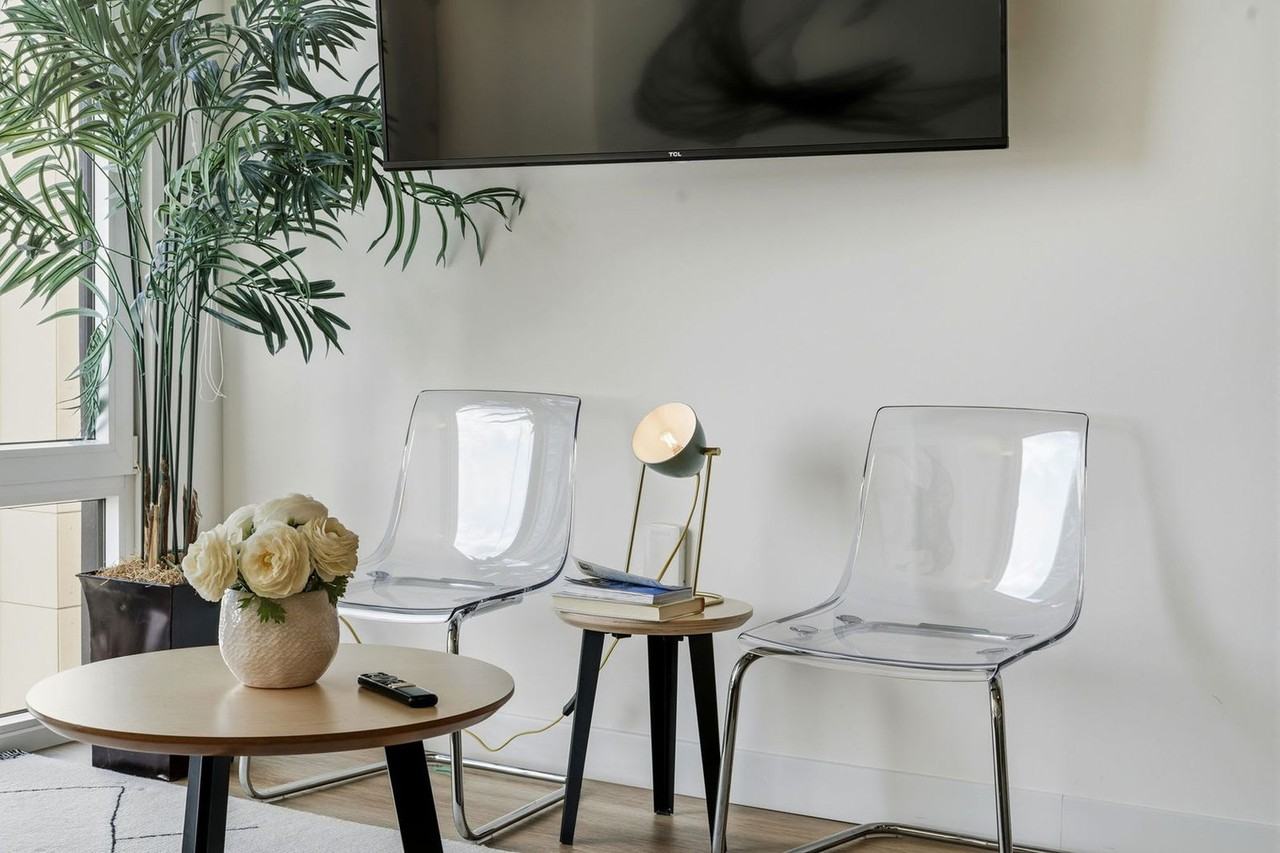 853 West Blackhawk Street - Photo 3 of 36