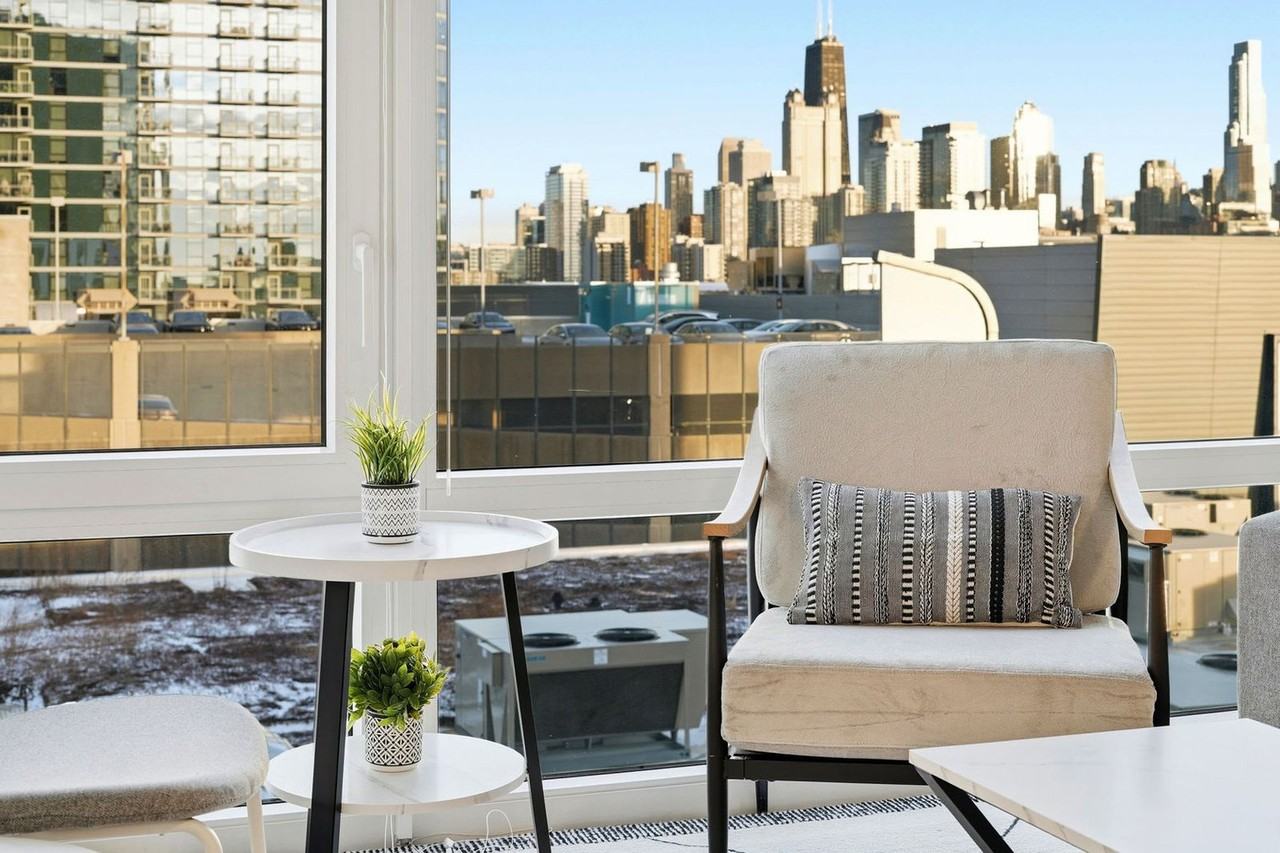 853 West Blackhawk Street - Photo 7 of 36