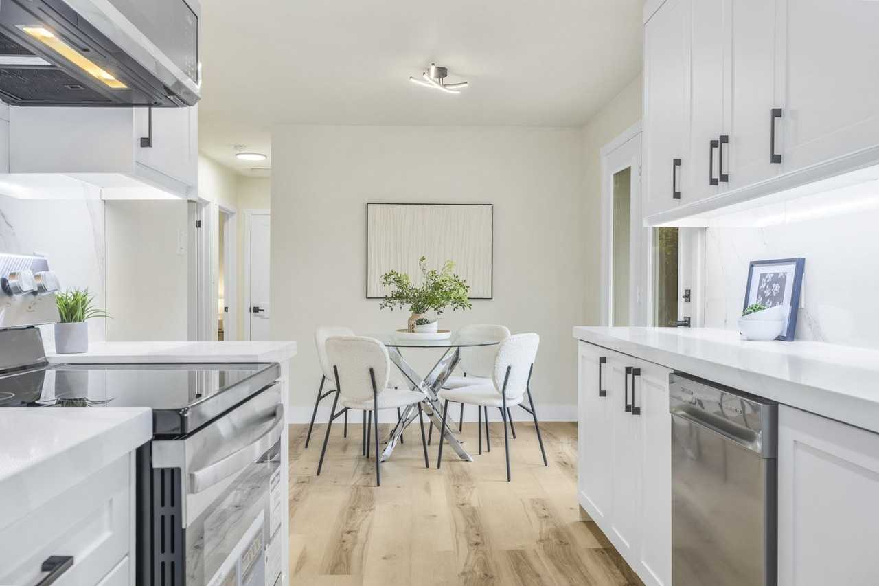 239 Commissioners Rd W - Photo 4 of 8