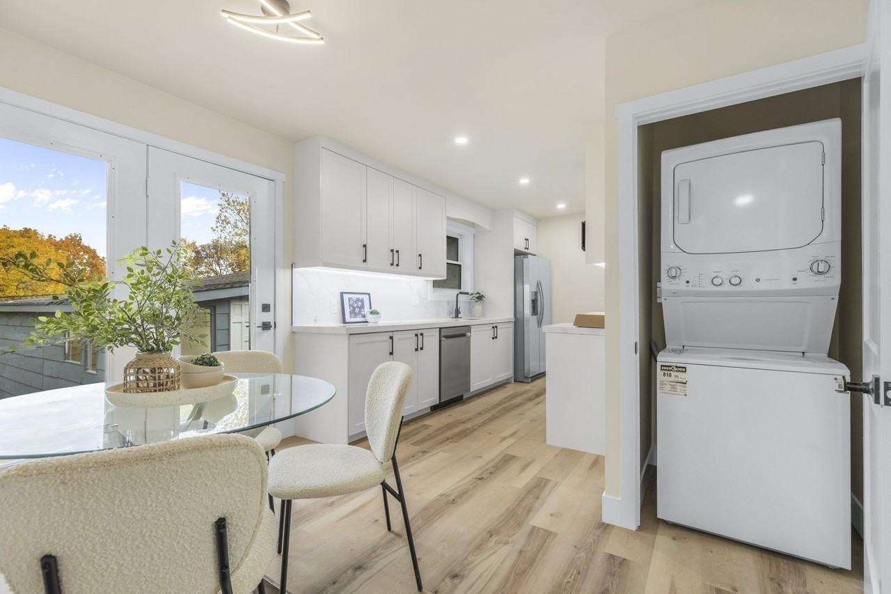 239 Commissioners Rd W - Photo 5 of 8