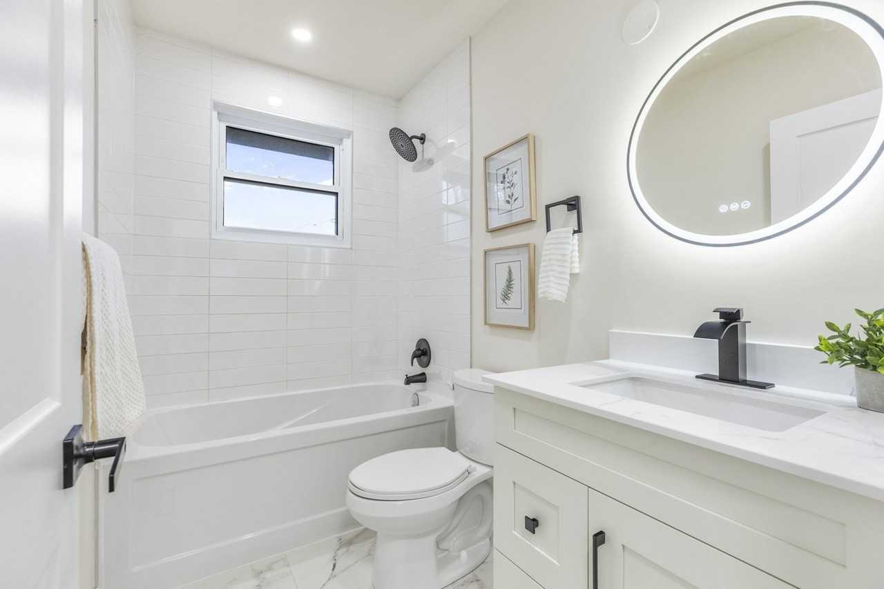 239 Commissioners Rd W - Photo 6 of 8