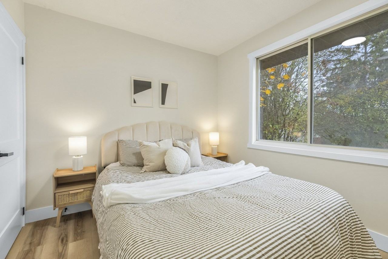 239 Commissioners Rd W - Photo 7 of 8