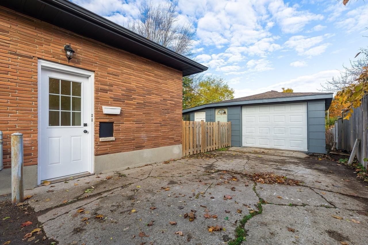 239 Commissioners Rd W