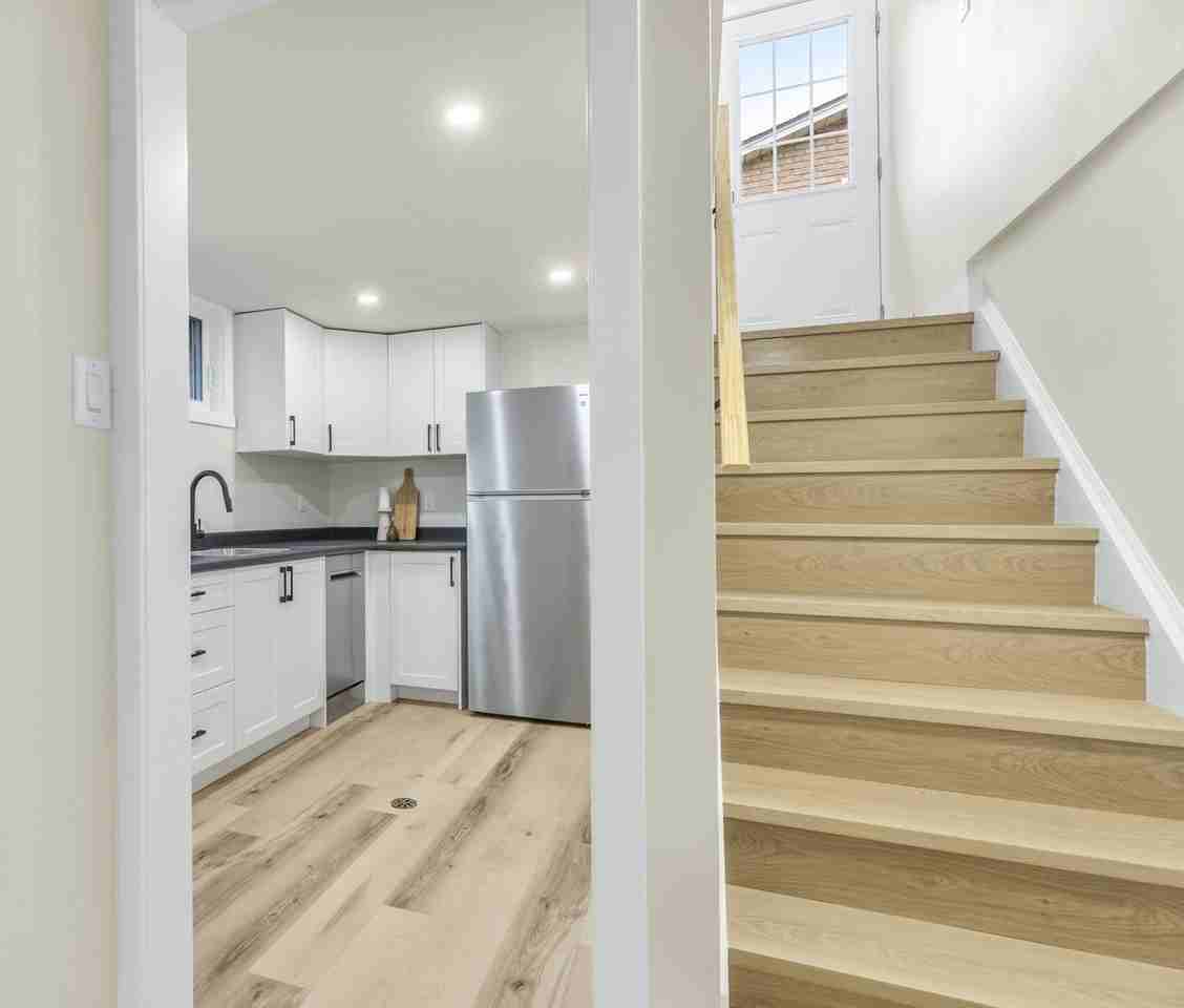 239 Commissioners Rd W - Photo 2 of 12