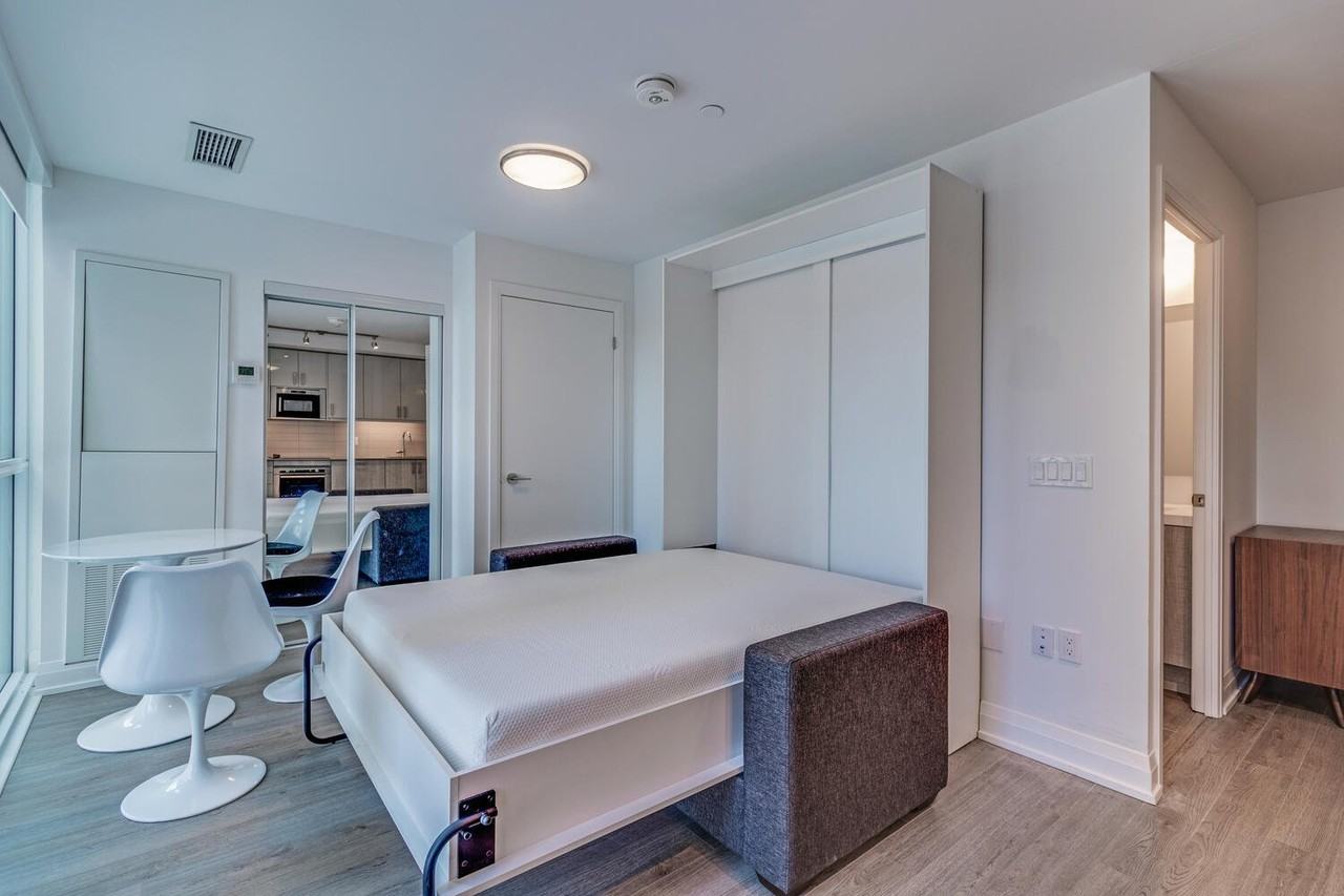 77 Mutual St - Photo 3 of 16