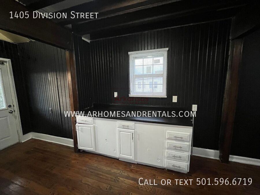 1405 Division St - Photo 6 of 18