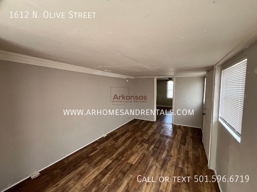 1612 N Olive St - Photo 4 of 12