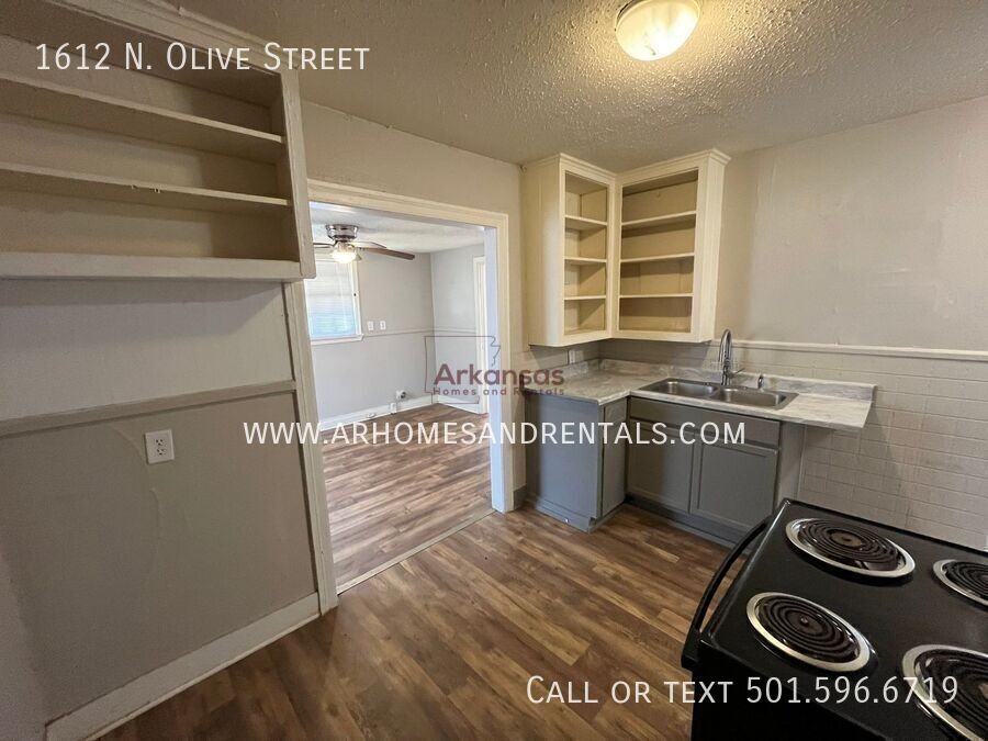 1612 N Olive St - Photo 5 of 12