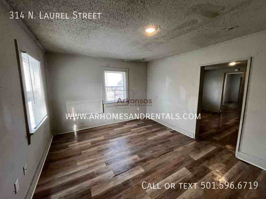 314 N Laurel St - Photo 2 of 10
