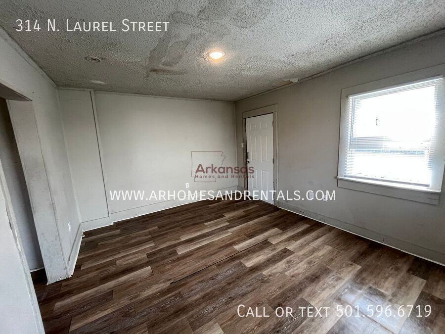 314 N Laurel St - Photo 3 of 10